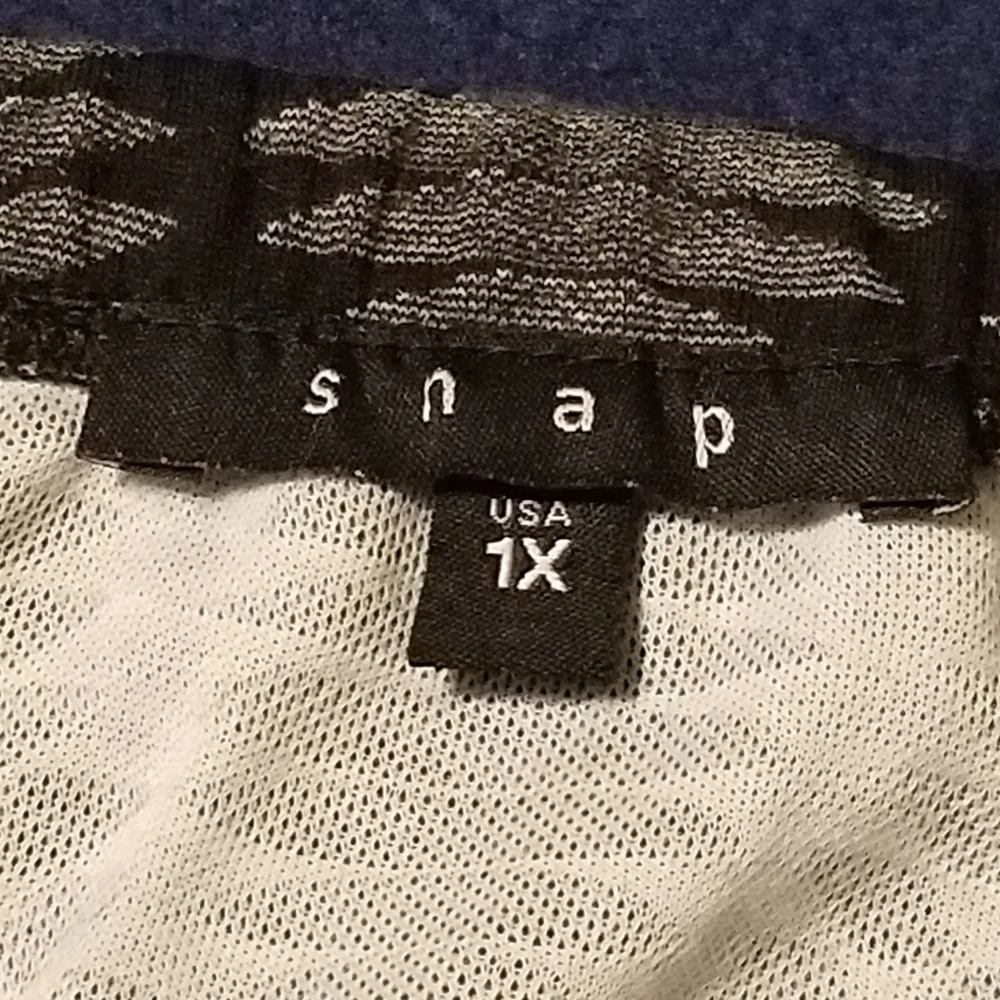 SNAP Geometric Print Skirt Sleek Pencil Silhouette Pull-On Styling - Picture 3 of 8